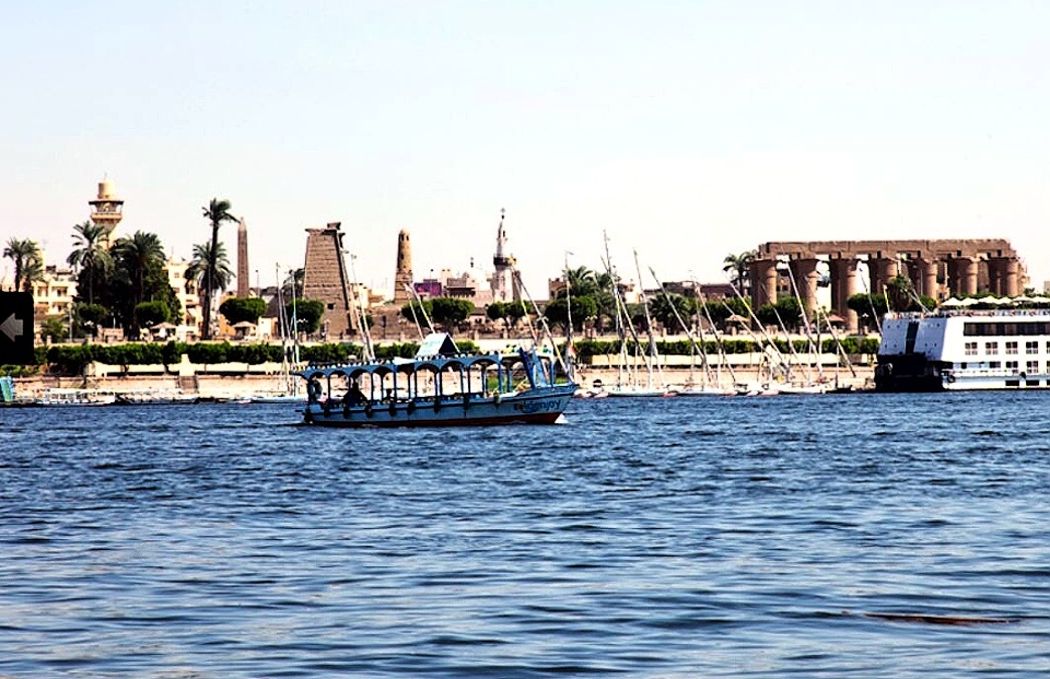 Luxor-flussansicht1