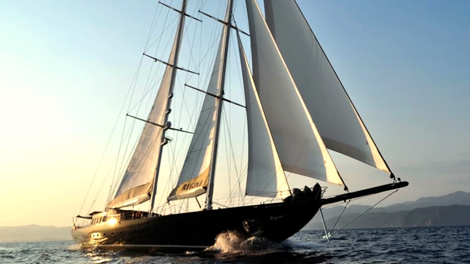 007_Skyfall-Yacht-Regina-1