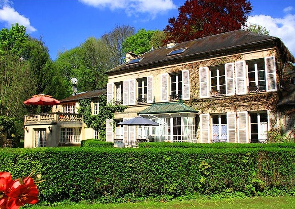 Pierre Brice-Haus-Front-1