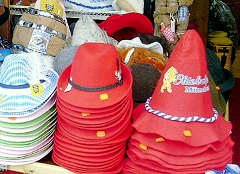 _A_wiesn-RoteHuete1