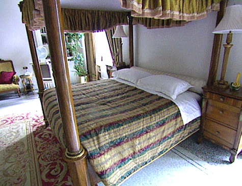 GClooney_Como-Inhouse-mastersbedroom