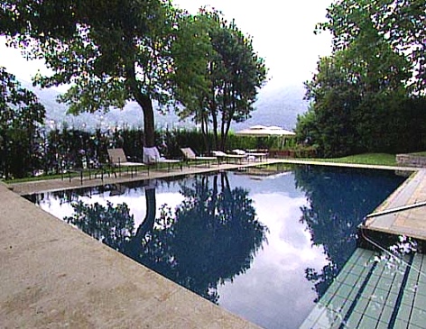 GClooney_Como-pool-2