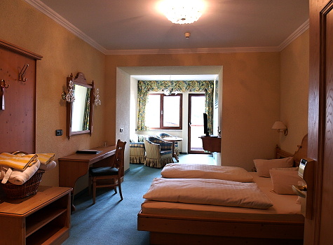 SAM_ROOM__0555 (2)