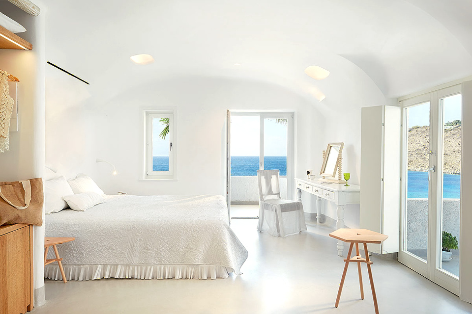 Mykonos-Blue-Exclusive-Bungalow-Suit