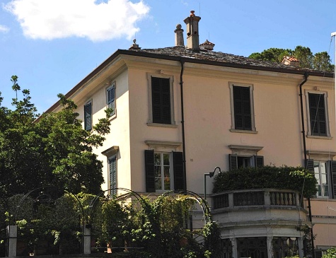 clooney-villa-behind-2
